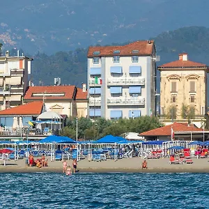 Lungomare 3* Lido di Camaiore
